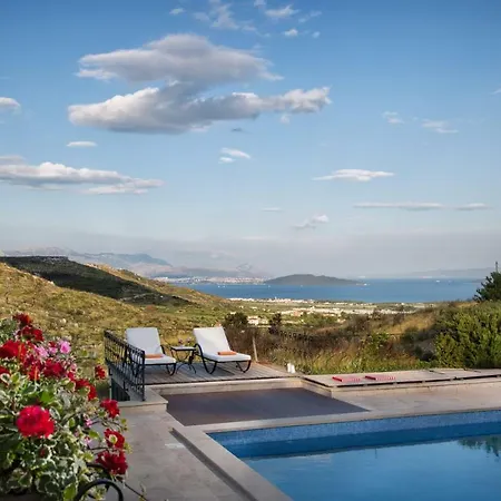 Sleeps 10 Pool Air Con Wifi
